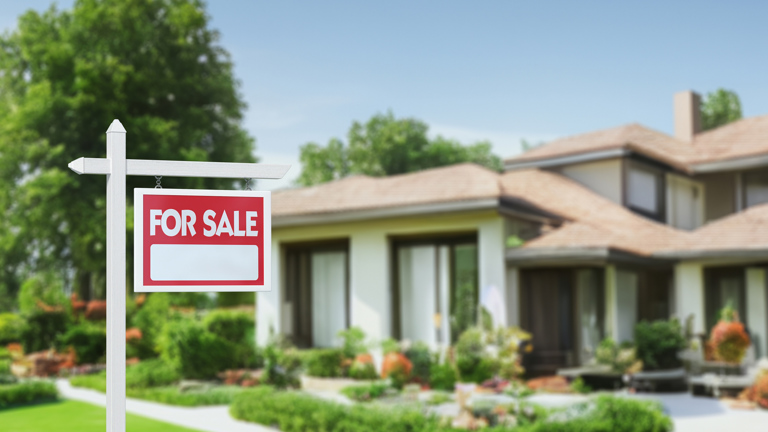 im-a-real-estate-agent-5-reasons-you-shouldnt-sell-a-house-in-the-spring-2, 2920257,